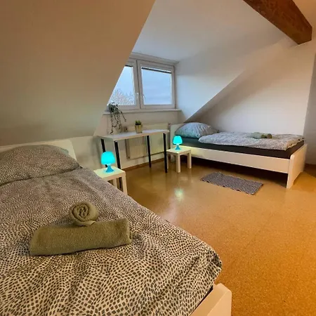 Grosszuegige Fuer Bis Zu 8 Personen Im Herzen Von Zirndorf, Ideal Fuer Gruppen Apartmán